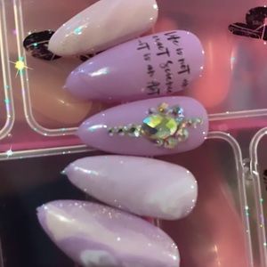 Short almond shaped Marble Press on nails
